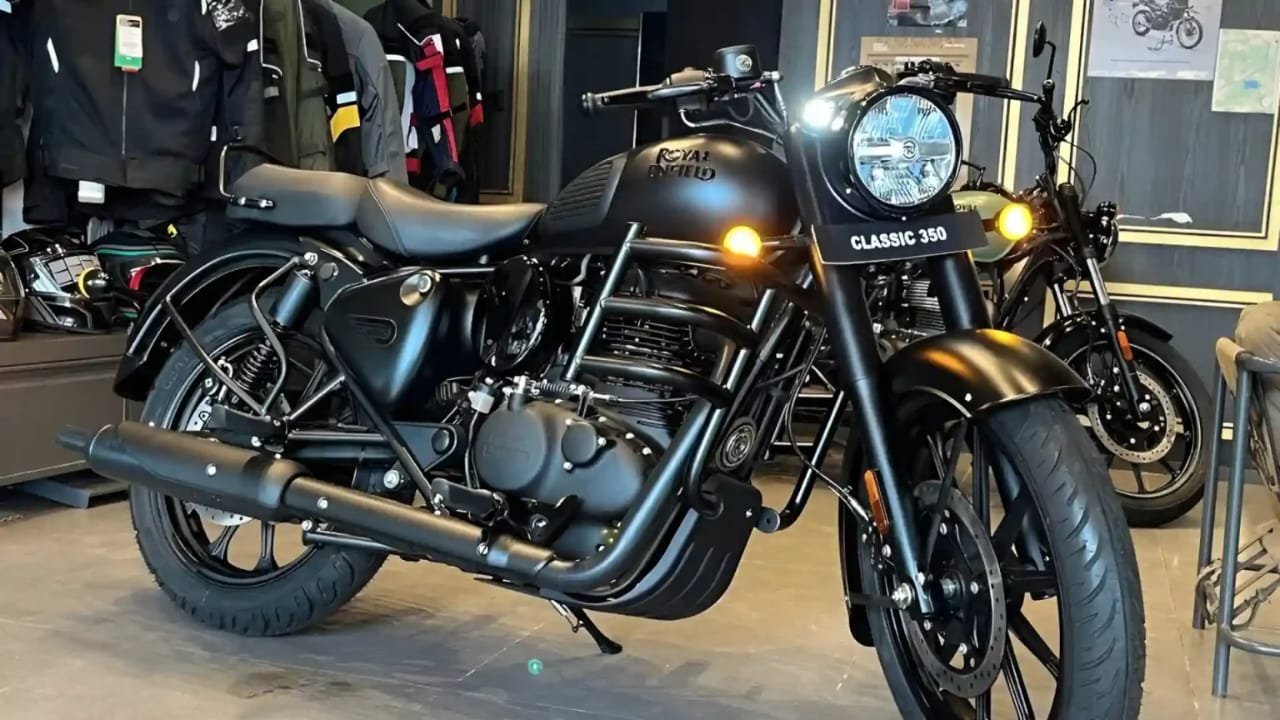 Royal Enfield Bullet Classic 350 – 349cc J-Series Engine, Retro Design & 38kmpl Mileage Starting at ₹1.05 Lakh!
